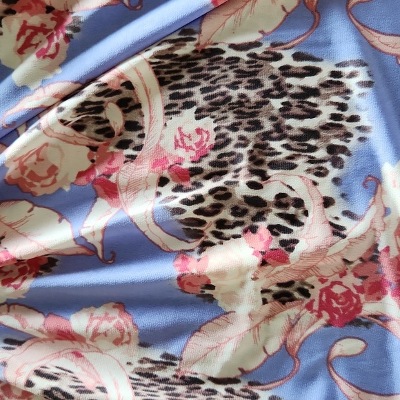 NWOT Venus size M multi colour animal print blouse with beads - Picture 4 of 5